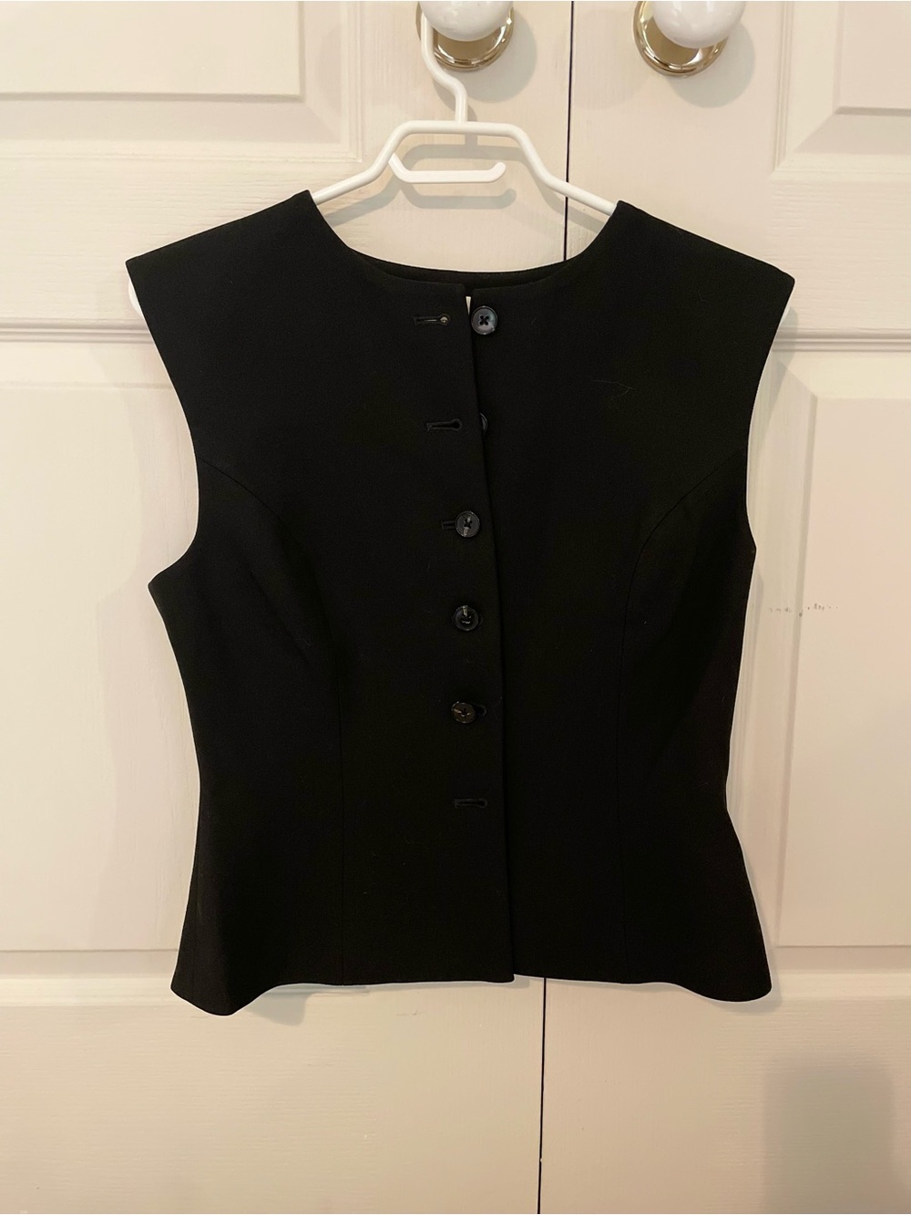 Aritzia Black vest - Sleek Tailored Design